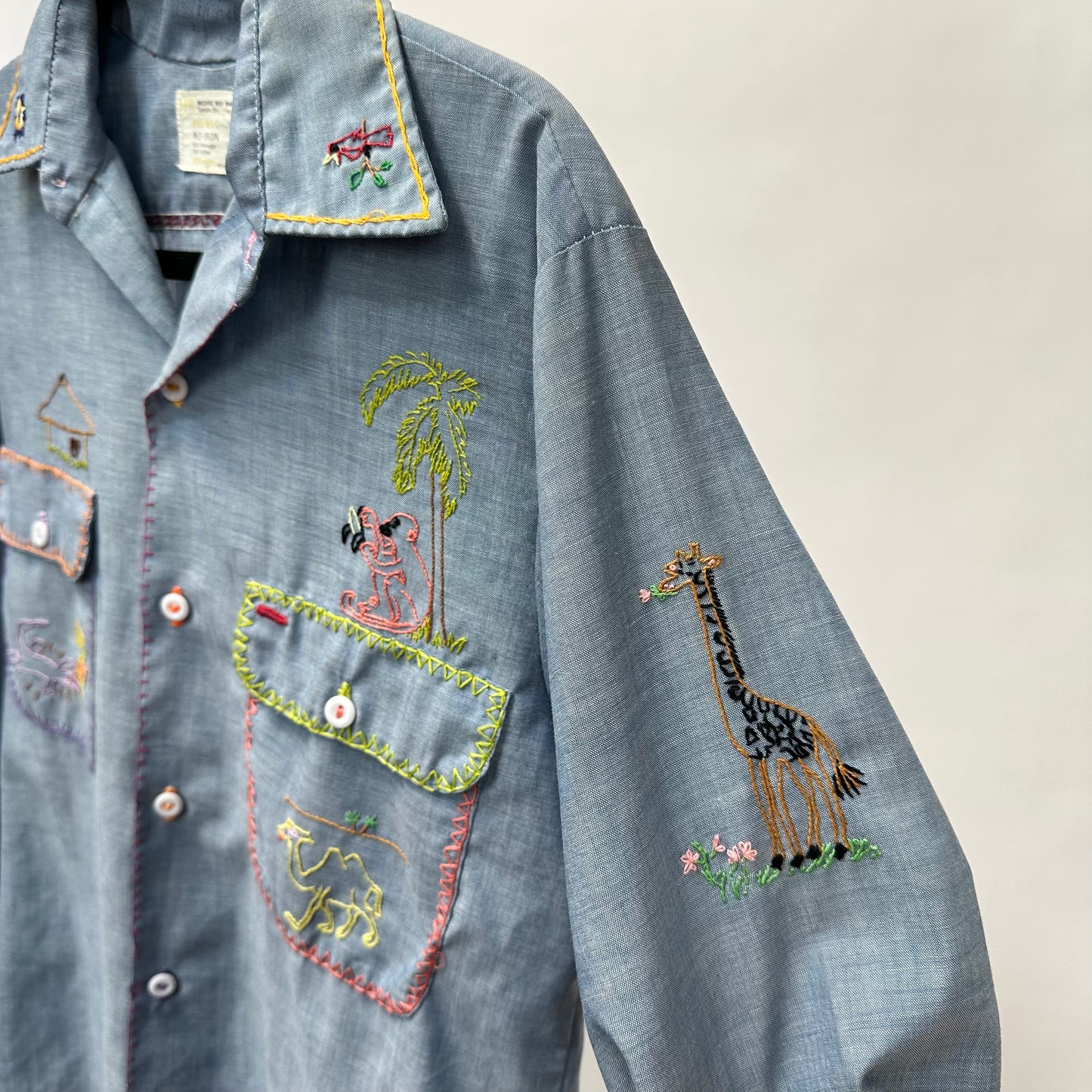 Vintage 70s Chainstitch Africa Animals Button Down Shirt - S/M